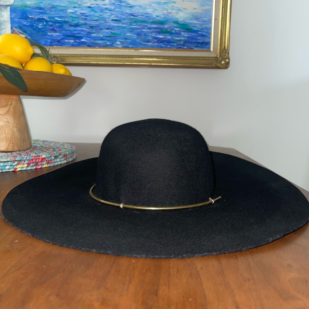 Floppy hat
